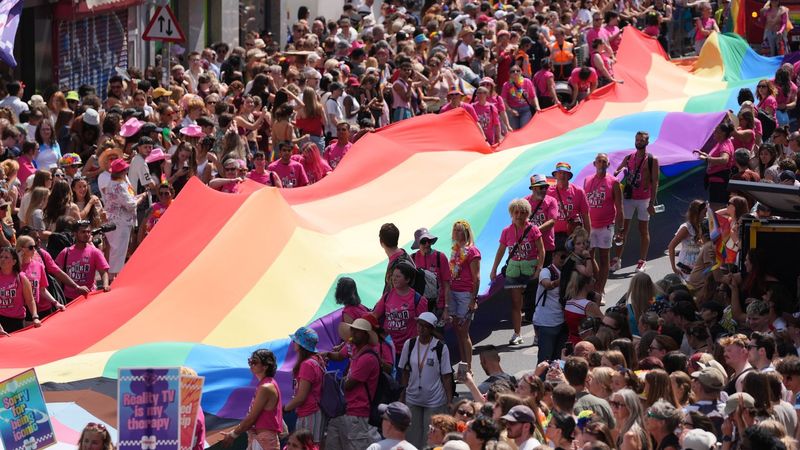 imported-skynews-pride-brighton-parade_7311990.jpg
