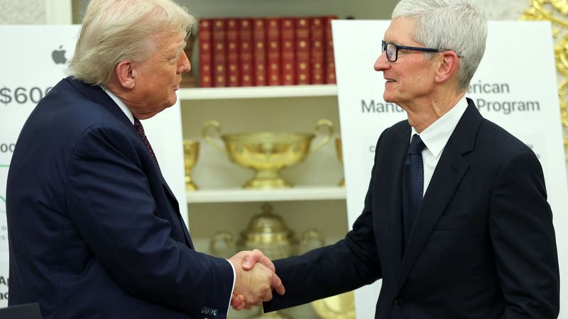 imported-skynews-tim-cook-trump_6984478.jpg