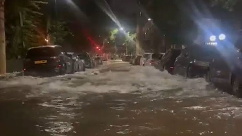 imported-skynews-islington-water-main-burst_6987962.jpg