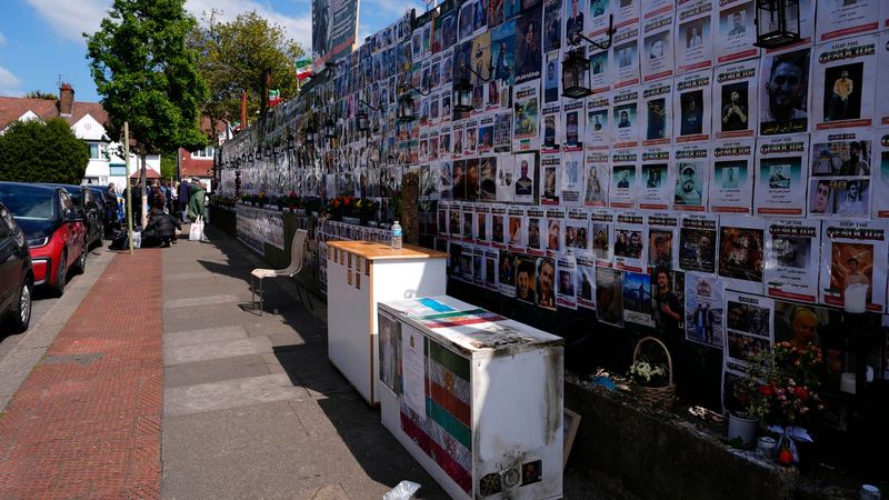 imported-skynews-memorial-wall-golders-green_7233192.jpg