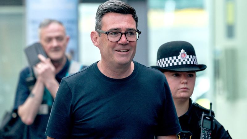 imported-skynews-andy-burnham-piccadilly_7279900.jpg