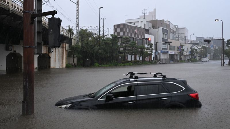 imported-skynews-dujuan-typhoon-japan_7357711.jpg